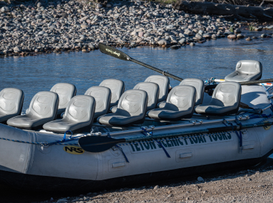 snake river custom raft with seats